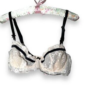 Victoria secret push up without padding lace  bra 32D